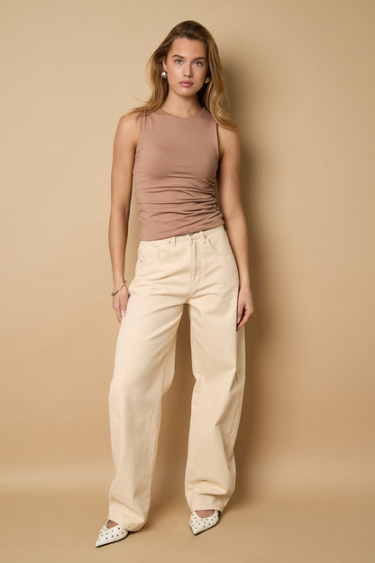 Elegant Knitted Sleeveless Top for All Shapes
